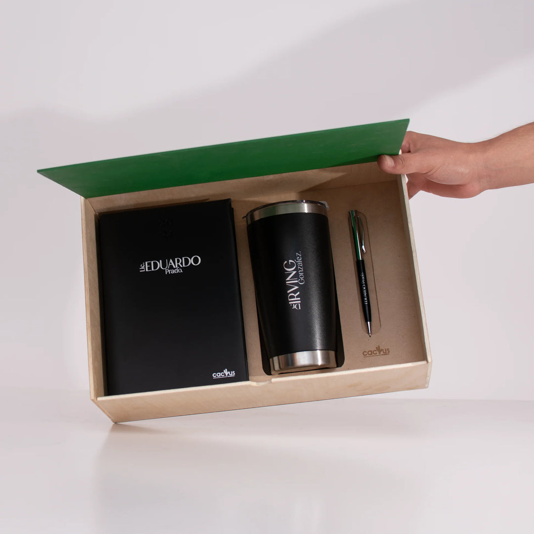 Set corporativo personalizado con tumbler, libreta y pluma