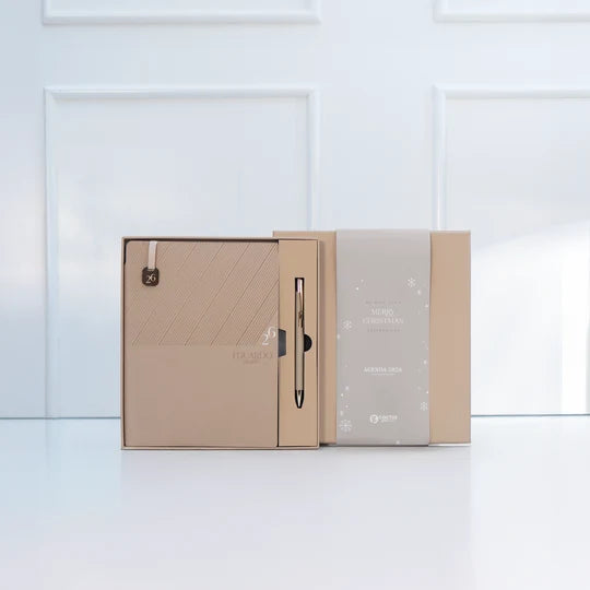 Agenda semanal personalizada 2027 con pluma y caja