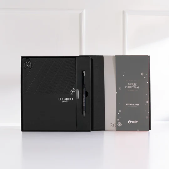Agenda semanal personalizada 2027 con pluma y caja